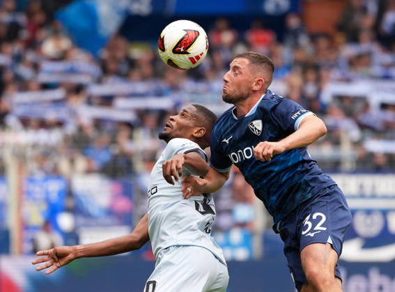 Isaiah Young of DSC Arminia Bielefeld, 30, in a tackle with Maximilian Wittek of VfL Bochum 1848, 32, GER, VfL Bochum 1848 vs. DSC Arminia Bielefeld, 2. Bundesliga, Matchday 7, 2026–27 season, Vonovia Ruhrstadion, Bochum, October 11, 2026 DFL REGULATIONS PROHIBIT ANY USE OF PHOTOGRAPHS AS IMAGE SEQUENCES AND OR QUASI-VIDEO VfL Bochum 1848 vs. DSC Arminia Bielefeld, 2. Bundesliga, Matchday 7, 2026–27 Season, October 11, 2026, Bochum Copyright: xEibner-Pressefoto ScottxColemanx EP_SCN