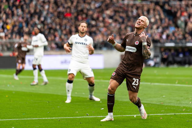 Louis Oppie, FC St. Pauli, 23, disappointed; Disappointment, GER, FC St. Pauli vs. Karlsruher SC, Soccer, 2. Bundesliga, Matchday 7, 2026–2027 Season, October 11, 2026 DFL regulations prohibit any use of photographs as image sequences and or quasi-video, GER, FC St. Pauli vs. Karlsruher SC, soccer, 2. Bundesliga, Matchday 7, 2026–2027 season, October 11, 2026, Hamburg Copyright: xEibner-Pressefoto MaxxVincenx EP_MVN