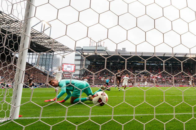 Goalkeeper Ben Voll (FC St. Pauli), No. 01 on the ground, ball in the goal, Abdoulie Ceesay (FC St. Pauli), No. 09, goal making it 1–0, behind-the-goal camera, GER, FC St. Pauli vs. Karlsruher SC, soccer, 2. Bundesliga, Matchday 7, 2026–2027 season, October 11, 2026 DFL regulations prohibit any use of photographs as image sequences and or quasi-video, GER, FC St. Pauli vs. Karlsruher SC, soccer, 2. Bundesliga, Matchday 7, 2026–2027 season, October 11, 2026, Hamburg Copyright: xEibner-Pressefoto MaxxVincenx EP_MVN