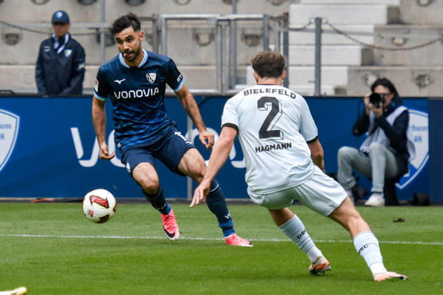 From left: Maximilian Bauer (Bielefeld 5) and Koji Miyoshi (Bochum 23) battling for the ball; Jonas Kersken (Bielefeld 1) 11 10 2026 ¢ Soccer ¢ VfL Bochum vs. DSC Arminia Bielefeld, Vonovia Ruhrstadion, Bochum, DFB DFL REGULATIONS PROHIBIT ANY USE OF PHOTOGRAPHS AS IMAGE SEQUENCES AND OR QUASI-VIDEO NRW Germany Copyright: xpepphotox xSaschaxWeizx pep00321, pep_20261011_hm