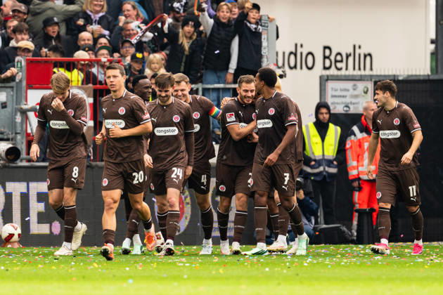 Goal to make it 2–0: Lars Ritzka (FC St. Pauli), 21; celebrating with the team: Eric Smith (FC St. Pauli), 08; Mathias Rasmussen (FC St. Pauli), 20; Connor Metcalfe (FC St. Pauli), 24; David Nemeth (FC St. Pauli), 04, Youssoupha Niang, FC St. Pauli, 07, Arkadiusz Pyrka, FC St. Pauli, 11, GER, FC St. Pauli vs. Karlsruher SC, soccer, 2. Bundesliga, Matchday 7, 2026–2027 season, October 11, 2026 DFL regulations prohibit any use of photographs as image sequences and or quasi-video GER, FC St. Pauli vs. Karlsruher SC, Soccer, 2. Bundesliga, Matchday 7, 2026–2027 Season, October 11, 2026, Hamburg Copyright: xEibner-Pressefoto MaxxVincenx EP_MVN