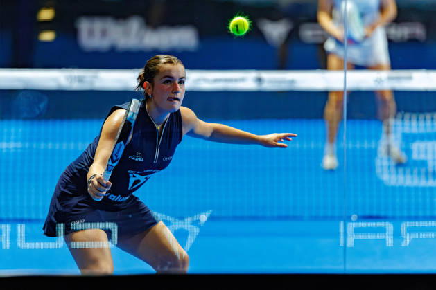 DÜSSELDORF, GERMANY - 11 OCTOBER 2026: Image shows Martina Calvo (ESP) with focus on the ball during CUPRA Germany Premier Padel P2 2026 Day 8: Finals at CASTELLO Düsseldorf on 11 10 2026 in Düsseldorf, Germany. Germany Copyright: xFröhlichxPascalx