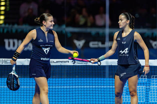 DÜSSELDORF, GERMANY - 11 OCTOBER 2026: Image shows the celebration of Martina Calvo (ESP) and Claudia Fernandez Sanchez (ESP) during CUPRA Germany Premier Padel P2 2026 Day 8: Finals at CASTELLO Düsseldorf on 11 10 2026 in Düsseldorf, Germany. Germany Copyright: xFröhlichxPascalx