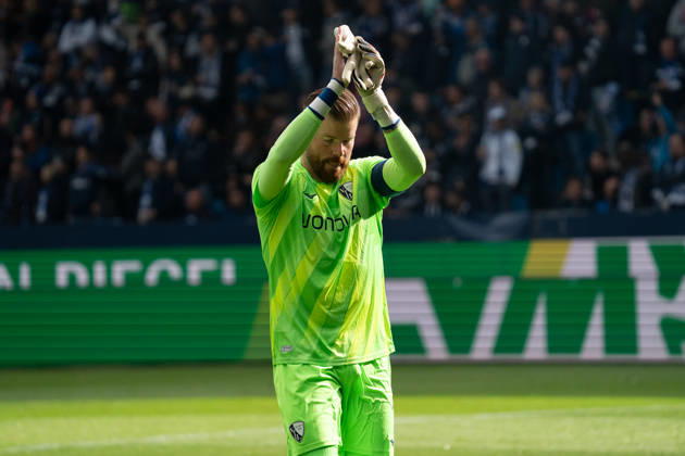 Bochum, Germany October 11, 2026 2. Bundesliga 2026–2027 Matchday 7 VfL Bochum 1848 vs. DSC Arminia Bielefeld Pictured: Goalkeeper Timo Horn BOC welcomes the fans DFL and DFB regulations prohibit any use of photographs as image sequences and or quasi-video Copyright: xFotostandx xGraebex