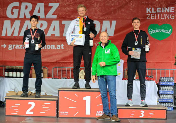 RUNNING - Graz Marathon 2026 GRAZ,AUSTRIA,11.OCT.26 - RUNNING - Graz Marathon. Image shows Andreas Prueckler (Kleine Zeitung), Hugo Habas, Leo Holper, Peter Laszlo and Urs Harnik-Lauris (Energie Steiermark).  GEPAxpictures xWolfgangxGrebien