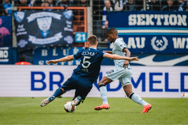 Bochum, Germany October 11, 2026 2. Bundesliga 2026–2027 Matchday 7 VfL Bochum 1848 vs. DSC Arminia Bielefeld Pictured, from left, in a tackle: Karol Mets (BOC) and Isaiah Young (DSC). DFL and DFB regulations prohibit any use of photographs as image sequences and or quasi-video. Vonovia Ruhrstadion, North Rhine-Westphalia Copyright: xFotostandx xGraebex