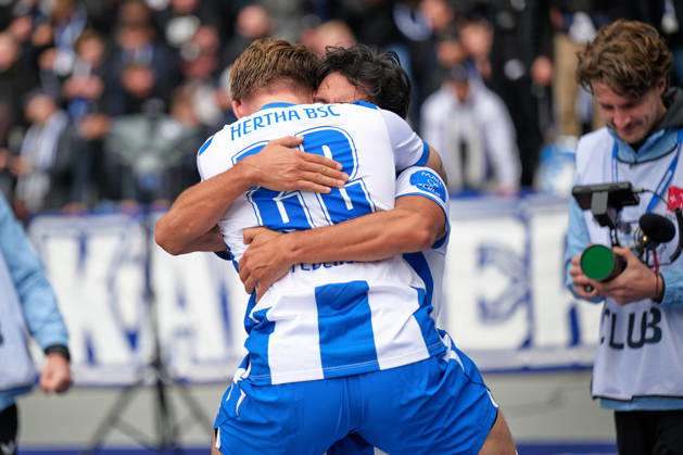 Mads Pedersen, Hertha BSC, 22, shot on goal for the 1-0 lead; Hertha celebrates; Mads Pedersen, Hertha BSC, 22, GER; Hertha BSC vs. SPVGG Greuther Fürth, 2. Bundesliga, 2026–27 season, Matchday 7, October 11, 2026. DFL regulations prohibit any use of photographs as image sequences and or quasi-video. GER, Hertha BSC vs. SPVGG Greuther Fürth, 2. Bundesliga, 2026–27 season, Matchday 7, October 11, 2026, Berlin Copyright: xClaudiusxRauch,xEibner-Pressefotox xClaudiusxRauchx EP_CRH