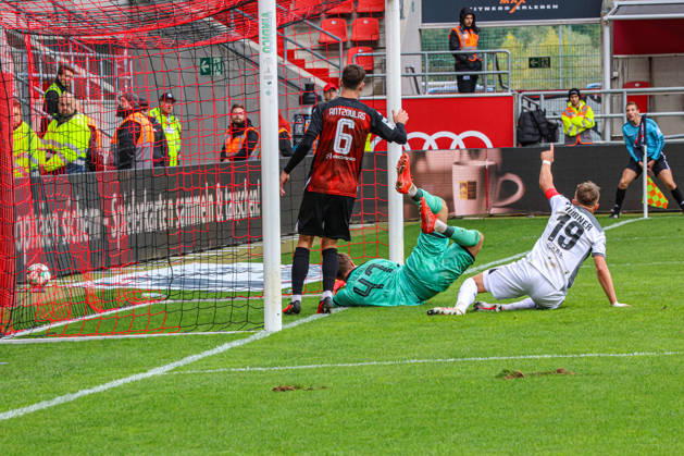 Florian Huebner of SV Wehen Wiesbaden, No. 19, scores here to make it 0–1. Goalkeeper David Klein of FC Ingolstadt 04, No. 47, doesn t look too good during the match between FC Ingolstadt 04 and SV Wehen Wiesbaden on October 11, 2026, DFB regulations prohibit any use of photographs as image sequences and or quasi-video. GER, soccer, 3. Liga, Matchday 8, FC Ingolstadt 04 vs. SV Wehen Wiesbaden, October 11, 2026, Audi Sportpark Ingolstadt Copyright: xEibner-Pressefoto OliverxSTRISCHx EP-OSH