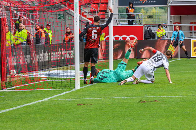 Florian Huebner of SV Wehen Wiesbaden, No. 19, scores here to make it 0–1. Goalkeeper David Klein of FC Ingolstadt 04, No. 47, doesn t look too good during the match between FC Ingolstadt 04 and SV Wehen Wiesbaden on October 11, 2026, DFB regulations prohibit any use of photographs as image sequences and or quasi-video. GER, soccer, 3. Liga, Matchday 8, FC Ingolstadt 04 vs. SV Wehen Wiesbaden, October 11, 2026, Audi Sportpark Ingolstadt Copyright: xEibner-Pressefoto OliverxSTRISCHx EP-OSH