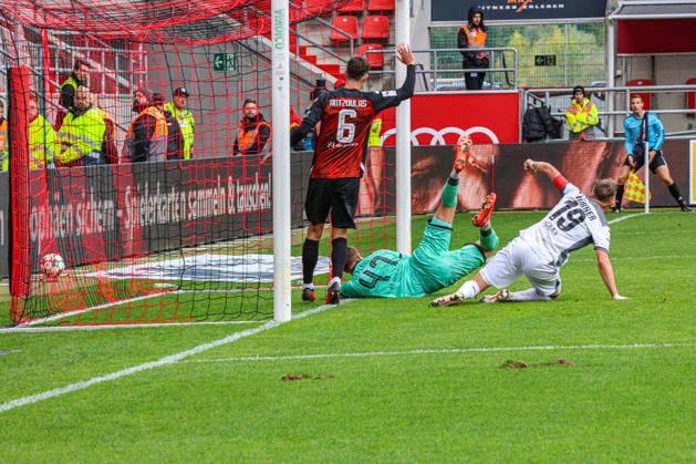 Florian Huebner of SV Wehen Wiesbaden, No. 19, scores here to make it 0–1. Goalkeeper David Klein of FC Ingolstadt 04, No. 47, doesn’t look too good during the match between FC Ingolstadt 04 and SV Wehen Wiesbaden on October 11, 2026, DFB regulations prohibit any use of photographs as image sequences and or quasi-video. GER, Soccer, 3. Liga, Matchday 8, FC Ingolstadt 04 vs. SV Wehen Wiesbaden, October 11, 2026, Audi Sportpark Ingolstadt Copyright: xEibner-Pressefoto OliverxSTRISCHx EP-OSH