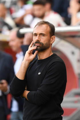 OGC Nice v RC Strasbourg Alsace - Ligue 1 McDonald s 2026 2027 Hugo OLIVEIRA Head Coach of RC Strasbourg during Ligue 1 McDonald s match between Nice and Strasbourg at Allianz Riviera Stadium on October 11, 2026 in Nice, France. Nice France  Copyright: xIconxSportx 776573383