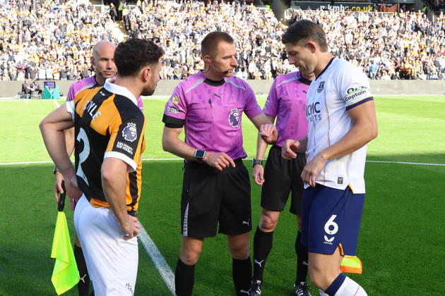 RECORD DATE NOT STATED 11th October 2026; MKM Stadium, Hull, England; Premier League Football, Hull City versus Everton; Coin toss with cpatains James Tarkowski of Everton and Lewie Coyle of Hull City DavexLofthouse