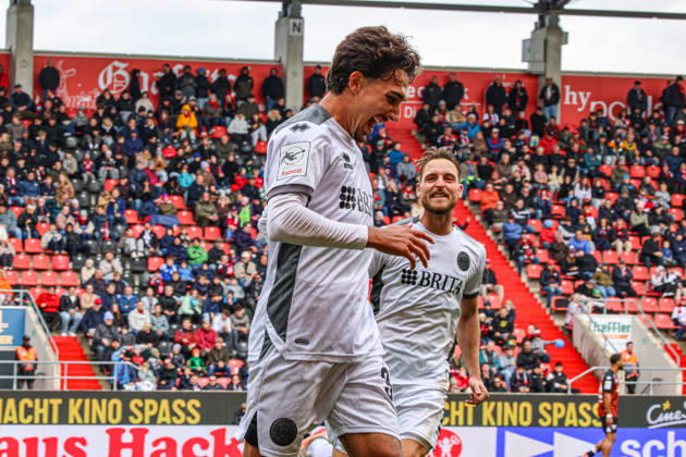 Raul Paula of SV Wehen Wiesbaden, No. 32, scores to make it 0–2 and celebrates—and rightly so—during the match between FC Ingolstadt 04 and SV Wehen Wiesbaden on October 11, 2026, DFB regulations prohibit any use of photographs as image sequences and or quasi-video. GER, Soccer, 3. Liga, Matchday 8, FC Ingolstadt 04 vs. SV Wehen Wiesbaden, October 11, 2026, Audi Sportpark Ingolstadt Copyright: xEibner-Pressefoto OliverxSTRISCHx EP-OSH