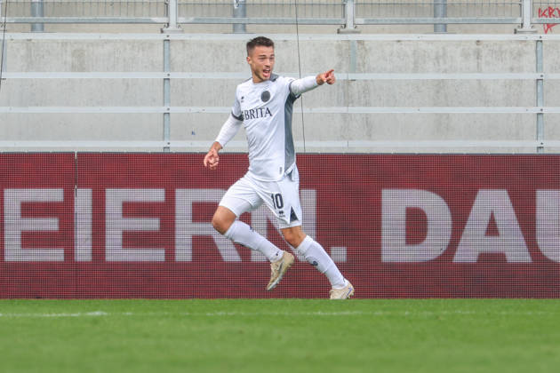 Ingolstadt, Germany, October 11, 2026, 3rd League 2026–2027, Matchday 8: FC Ingolstadt 04 vs. SV Wehen Wiesbaden. Pictured: Goal scorer Robin Kalem. SVWW celebrates after his goal to make it 2–3. DFB and DFL regulations prohibit any use of photographs as image sequences and or quasi-video Copyright: xFotostandx xSchäferx