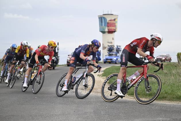 Paris Tours 2026 Cycling Race TOURS, FRANCE - OCTOBER 11 : Rutsch Jonas (GER) of Lotto - Intermarche, Van Den Berg Julius (NED) of Team Picnic PostNL during the 120th edition of Paris Tours an UCI ProSeries 1.Pro one day cycling road race for Men Elite of 216.2 km with start in Chartres and finish in Tours on October 11, 2026 in Tours, France, 11 10 2026 ( Motordriver Guy De Vuyst - Tours France  Copyright: xNicoxVereeckenx