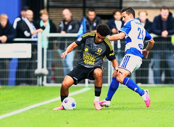 2026-10-11 VriendenLoterij Eredivisie: PEC Zwolle v SC Cambuur ZWOLLE, NETHERLANDS - OCTOBER 11: Rafik El Arguioui of SC Cambuur and Nick Viergever of PEC Zwolle during the VriendenLoterij Eredivisie match between PEC Zwolle and SC Cambuur at Mac3Park Stadion on October 11, 2026 in Zwolle, Netherlands. Zwolle Mac3Park Stadion Netherlands Content not available for redistribution in The Netherlands directly or indirectly through any third parties. Copyright: xAndrexWeeningx