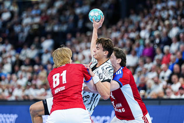 Martin Hovde, Handball Club Hamburg, 81; Julian Köster, THW Kiel, 07; Jan Christian Schmidt, Handball Club Hamburg, 42 (GER); THW Kiel vs. Handball Club Hamburg, Handball, 1st Bundesliga, Matchday 8, 2026–2027 Season, October 11, 2026 GER, THW Kiel vs. Handball Club Hamburg, Handball, 1st Bundesliga, Matchday 8, 2026–2027 Season, October 11, 2026 Kiel Copyright: xEibner-Pressefoto MarcelxvonxFehrnx EP_MFN