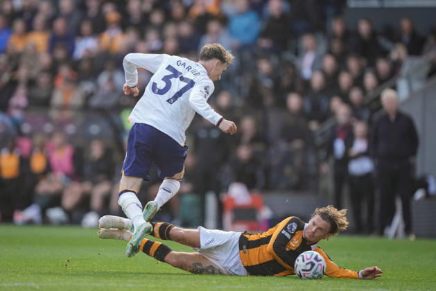 Premier League: Hull City v Everton James Garner of Everton is tackled by Regan Slater of Hull City during the Premier League match Hull City vs Everton at MKM Stadium, Hull, United Kingdom on 11 October 2026 (Photo by Maynard Manyowa News Images) Hull MKM Stadium East Riding of Yorkshire United Kingdom Copyright: xMaynardxManyowa NewsxImagesx