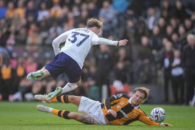 Premier League: Hull City v Everton James Garner of Everton is tackled by Regan Slater of Hull City during the Premier League match Hull City vs Everton at MKM Stadium, Hull, United Kingdom on 11 October 2026 (Photo by Maynard Manyowa News Images) Hull MKM Stadium East Riding of Yorkshire United Kingdom Copyright: xMaynardxManyowa NewsxImagesx