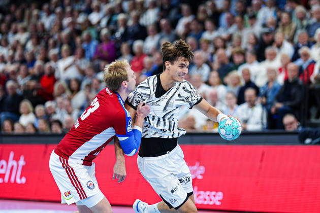 Einar Olafsson, Handball Club Hamburg, 23, Julian Köster, THW Kiel, 07 GER, THW Kiel vs. Handball Club Hamburg, Handball, 1st Bundesliga, Matchday 8, 2026–2027 Season, October 11, 2026 GER, THW Kiel vs. Handball Club Hamburg, Handball, 1st Bundesliga, Matchday 8, 2026–2027 Season, October 11, 2026 Kiel Copyright: xEibner-Pressefoto MarcelxvonxFehrnx EP_MFN