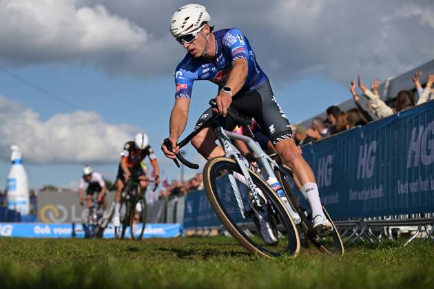 Belgium s Niels Vandeputte pictured in action at the men elite race of the Mosselcross cyclocross cycling event, on Sunday 11 October 2026, in Dendermonde, the first race (out of 7) of the HG Cross competition. DAVIDxPINTENS x189450179x