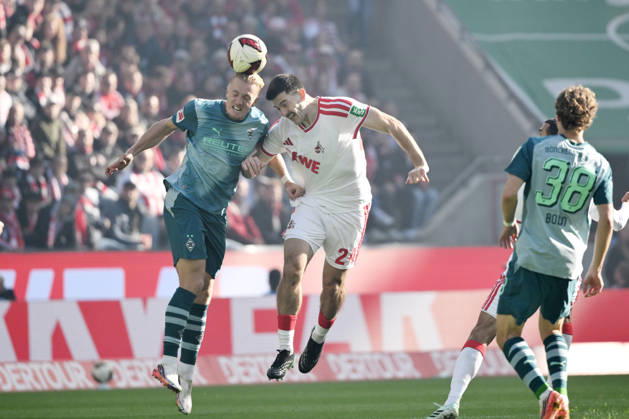 Isac Lidberg, Borussia Mönchengladbach (left), against Luka Lochoshvili, 1. FC Köln, October 11, 2026; Soccer, Bundesliga 1, 2026–2027 season, Matchday 5, 1. FC Köln vs. Borussia Mönchengladbach. DFL regulations prohibit any use of photographs as image sequences and or quasi-video. Cologne, RheinEnergie Stadium, North Rhine-Westphalia, Germany Team2