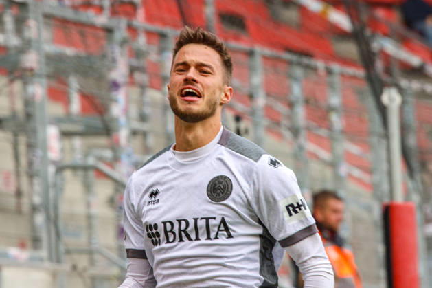 Robin Kalem of SV Wehen Wiesbaden, No. 10, celebrates after scoring the goal that made the score 2–4. Wiesbaden ultimately won the match quite convincingly in the game between FC Ingolstadt 04 and SV Wehen Wiesbaden on October 11, 2026, DFB regulations prohibit any use of photographs as image sequences and or quasi-video. GER, Soccer, 3. Liga, Matchday 8, FC Ingolstadt 04 vs. SV Wehen Wiesbaden, October 11, 2026, Audi Sportpark Ingolstadt Copyright: xEibner-Pressefoto OliverxSTRISCHx EP-OSH