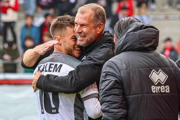 Robin Kalem of SV Wehen Wiesbaden, No. 10 celebrates his goal to make it 2–4 alongside head coach Jochen Seitz of SV Wehen Wiesbaden. Wiesbaden ultimately won the match quite convincingly in the game between FC Ingolstadt 04 and SV Wehen Wiesbaden on October 11, 2026, DFB regulations prohibit any use of photographs as image sequences and or quasi-video. GER, Soccer, 3. Liga, Matchday 8, FC Ingolstadt 04 vs. SV Wehen Wiesbaden, October 11, 2026, Audi Sportpark Ingolstadt Copyright: xEibner-Pressefoto OliverxSTRISCHx EP-OSH