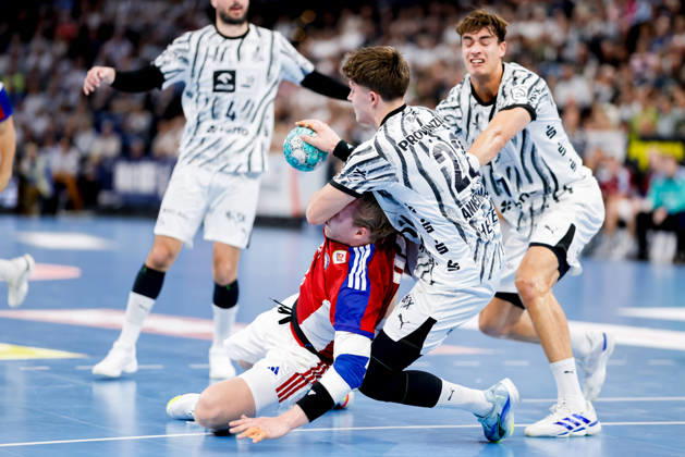 Kiel, October 11, 2026; Handball, 2026–27 Bundesliga 1, THW Kiel vs. Handball Club Hamburg; Martin Hovde (HC Hamburg), 81; Rasmus Ankermann (THW Kiel), 22