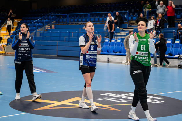HSG Blomberg Lippe GER vs. Odense Handbold DEN, Handball, EHF Champions League Women, Group Stage, October 11, 2026, 2026–2027 Season, Lemgo’s Karolina Jurenczyk of HSG Blomberg Lippe, 81, thanks the fans at the Lemgo Phoenix Contact Arena in Germany