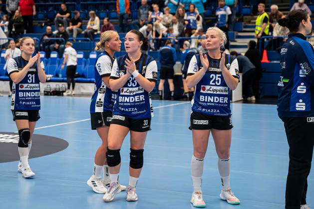 HSG Blomberg Lippe GER vs. Odense Handbold DEN, Handball, EHF Champions League Women, Group Stage, October 11, 2026, 2026–2027 Season, Lemgo’s Elin Magnusdottir (HSG Blomberg Lippe, 33) and Lilli Roepcke (HSG Blomberg Lippe, 25) thank the fans at the Lemgo Phoenix Contact Arena in Germany