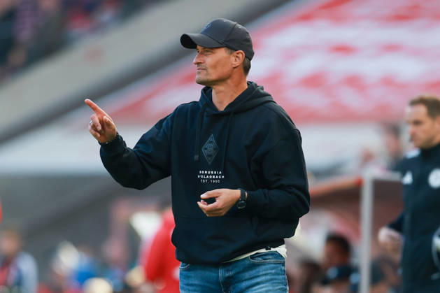 1 Bundesliga 26 27 1 FC Cologne vs. Borussia Mönchengladbach on October 11, 2026, at the RheinEnergieSTADION in Cologne; Coach Alexander Blessin of Mönchengladbach gestures MH