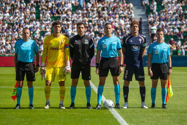 ESP LaLiga EA Sports Elche CF vs. Celta Vigo presentation during the LaLiga EA Sports match between Elche CF and Celta Vigo, played at Martinez Valero Stadium in Elche on October 11, 2026, in Spain. Spanish Soccer Copyright: xAgenciaxLOFx