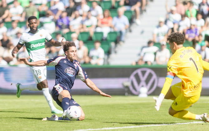 ESP LaLiga EA Sports Elche CF vs. Celta Vigo: Javi Duran of Celta during the LaLiga EA Sports match between Elche CF and Celta Vigo, played at Martinez Valero Stadium in Elche on October 11, 2026, in Spain. Spanish Soccer Copyright: xAgenciaxLOFx