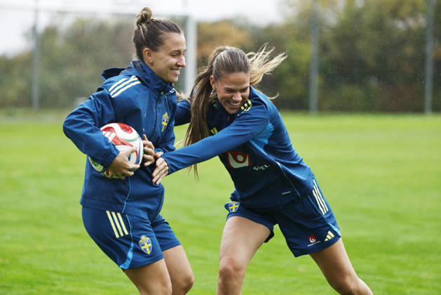 STOCKHOLM, SWEDEN 20261011 Julia Zigiotti Olme and Bella Andersson as the women s national team trains at Bosön ahead of the upcoming World Cup playoff against Lithuania STOCKHOLM SWEDEN x60160x  Copyright: xStefanxJerrevang TTx DAMLANDSLAGET TRÄNAR PA BOSÖN