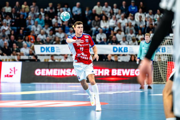 October 11, 2026, xdobgx, Opel HBL Handball, THW Kiel vs. Handball Club Hamburg, from left: Nicolaj Jorgensen, Handball Club Hamburg, 11 on the ball, plays the ball, Kiel