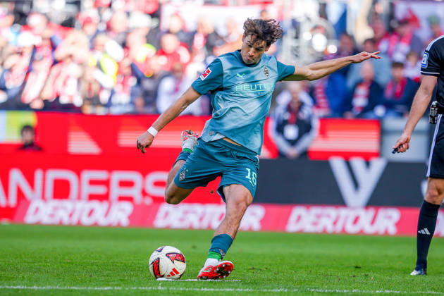 October 11, 2026, xkwix, Soccer, Bundesliga, 1. FC Köln vs. Borussia Mönchengladbach, RheinEnergieSTADION, Matchday 5, 2026–2027 Season, Philipp Sander of Borussia Mönchengladbach takes a free kick. DFB regulations prohibit any use of photographs as image sequences and or quasi-video. Photo: xKamilxWilkowskixPressefotoKochx, North Rhine-Westphalia, Germany