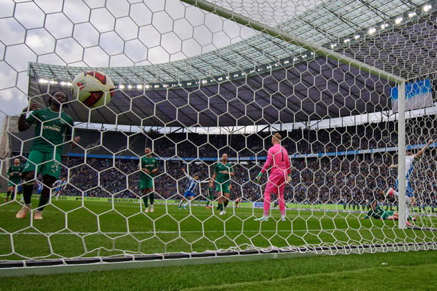 Shot on goal for the 1-0, Mads Pedersen (Hertha BSC), 22, behind-the-goal camera, Florian Hellstern (Greuther Fürth), 01, GER, Hertha BSC vs. SPVGG Greuther Fürth, 2. Bundesliga, 2026–27 season, Matchday 7, October 11, 2026. DFL regulations prohibit any use of photographs as image sequences and or quasi-video. GER, Hertha BSC vs. SPVGG Greuther Fürth, 2. Bundesliga, 2026–27 Season, Matchday 7, October 11, 2026, Berlin Copyright: xEibner-Pressefotox xClaudiusxRauchx EP_CRH
