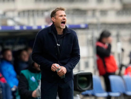 Oliver Kirch, head coach of DSC Arminia Bielefeld, reacts during the GER match between VfL Bochum 1848 and DSC Arminia Bielefeld, 2. Bundesliga, Matchday 7, 2026–27 season, Vonovia Ruhrstadion, Bochum, October 11, 2026 DFL REGULATIONS PROHIBIT ANY USE OF PHOTOGRAPHS AS IMAGE SEQUENCES AND OR QUASI-VIDEO VfL Bochum 1848 vs. DSC Arminia Bielefeld, 2. Bundesliga, Matchday 7, 2026–27 Season, October 11, 2026, Bochum Copyright: xEibner-Pressefoto ScottxColemanx EP_SCN