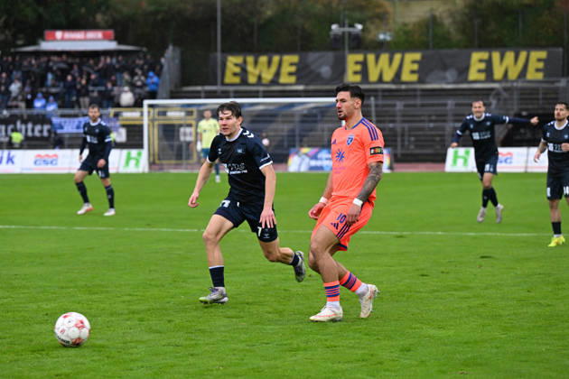 October 11, 2026, GER, Soccer, Regionalliga Nord, Matchday 13, 2026–2027 Season, Oldenburg, Marschweg Stadium, VfB Oldenburg vs. BSV Kickers Emden Semin KOJIC BSV Kickers Emden 10 Vjekoslav TARITAS VfB Oldenburg 7 Oldenburg Marschweg Stadium Lower Saxony Germany Copyright: xnordphotoxGmbHx xRojahnx