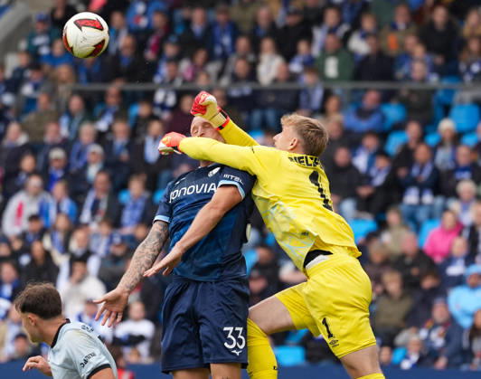 Jonas Thomas Kersken of DSC Arminia Bielefeld, No. 1, makes contact with Philipp Hofmann of VfL Bochum 1848, No. 33 (GER), while punching the ball away, VfL Bochum 1848 vs. DSC Arminia Bielefeld, 2. Bundesliga, Matchday 7, 2026–27 season, Vonovia Ruhrstadion, Bochum, October 11, 2026 DFL REGULATIONS PROHIBIT ANY USE OF PHOTOGRAPHS AS IMAGE SEQUENCES AND OR QUASI-VIDEO VfL Bochum 1848 vs. DSC Arminia Bielefeld, 2. Bundesliga, Matchday 7, 2026–27 Season, October 11, 2026, Bochum Copyright: xEibner-Pressefoto ScottxColemanx EP_SCN