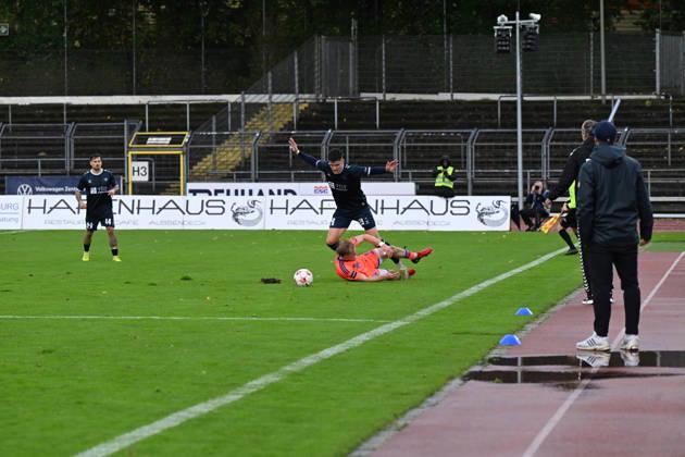 October 11, 2026, GER, Soccer, Regionalliga Nord, Matchday 13, 2026–2027 Season, Oldenburg, Marschweg Stadium, VfB Oldenburg vs. BSV Kickers Emden Mats FACKLAM (VfB Oldenburg) 29 Theo SCHRÖDER (BSV Kickers Emden) 9 Oldenburg, Marschweg Stadium, Lower Saxony, Germany Copyright: xnordphotoxGmbHx xRojahnx