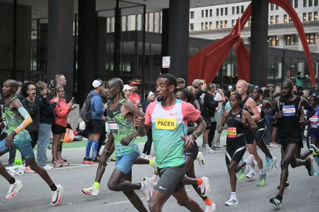 Chicago Marathon 2026 CHICAGO, ILLINOIS - OCTOBER 11: A pack of runners competes during the 48th Bank of America Chicago Marathon on Dearborn Street in the Loop, near the Alexander Calder s Flamingo sculpture at Federal Plaza on October 11, 2026 in Chicago, Illinois. The 26.2-mile race started and finished in Grant Park, winding through 29 neighborhoods with over 55,000 participants. Jacek Boczarski Anadolu Chicago United States. Editorial use only. Please get in touch for any other usage. Copyright: x2026xAnadoluxJacekxBoczarskix