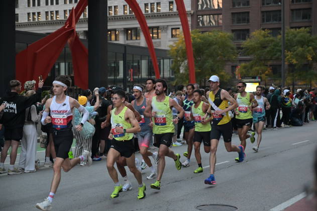 Chicago Marathon 2026 CHICAGO, ILLINOIS - OCTOBER 11: A pack of runners competes during the 48th Bank of America Chicago Marathon on Dearborn Street in the Loop, near the Alexander Calder s Flamingo sculpture at Federal Plaza on October 11, 2026 in Chicago, Illinois. The 26.2-mile race started and finished in Grant Park, winding through 29 neighborhoods with over 55,000 participants. Jacek Boczarski Anadolu Chicago United States. Editorial use only. Please get in touch for any other usage. Copyright: x2026xAnadoluxJacekxBoczarskix