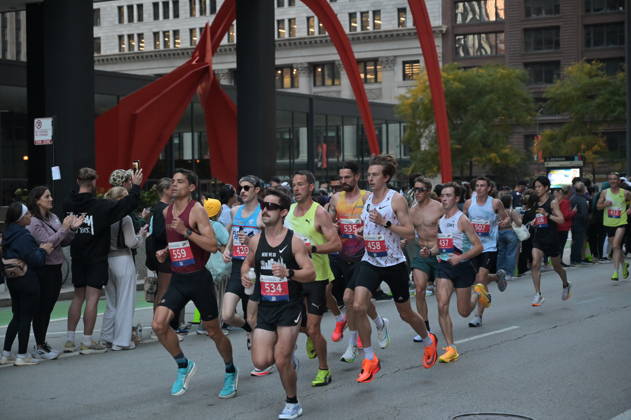 Chicago Marathon 2026 CHICAGO, ILLINOIS - OCTOBER 11: A pack of runners competes during the 48th Bank of America Chicago Marathon on Dearborn Street in the Loop, near the Alexander Calder s Flamingo sculpture at Federal Plaza on October 11, 2026 in Chicago, Illinois. The 26.2-mile race started and finished in Grant Park, winding through 29 neighborhoods with over 55,000 participants. Jacek Boczarski Anadolu Chicago United States. Editorial use only. Please get in touch for any other usage. Copyright: x2026xAnadoluxJacekxBoczarskix