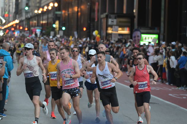 Chicago Marathon 2026 CHICAGO, ILLINOIS - OCTOBER 11: A pack of runners competes during the 48th Bank of America Chicago Marathon on Dearborn Street in the Loop, near the Alexander Calder s Flamingo sculpture at Federal Plaza on October 11, 2026 in Chicago, Illinois. The 26.2-mile race started and finished in Grant Park, winding through 29 neighborhoods with over 55,000 participants. Jacek Boczarski Anadolu Chicago United States. Editorial use only. Please get in touch for any other usage. Copyright: x2026xAnadoluxJacekxBoczarskix