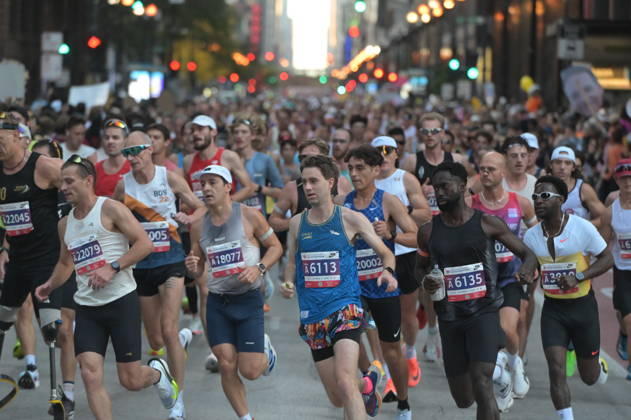 Chicago Marathon 2026 CHICAGO, ILLINOIS - OCTOBER 11: A pack of runners competes during the 48th Bank of America Chicago Marathon on Dearborn Street in the Loop, near the Alexander Calder s Flamingo sculpture at Federal Plaza on October 11, 2026 in Chicago, Illinois. The 26.2-mile race started and finished in Grant Park, winding through 29 neighborhoods with over 55,000 participants. Jacek Boczarski Anadolu Chicago United States. Editorial use only. Please get in touch for any other usage. Copyright: x2026xAnadoluxJacekxBoczarskix