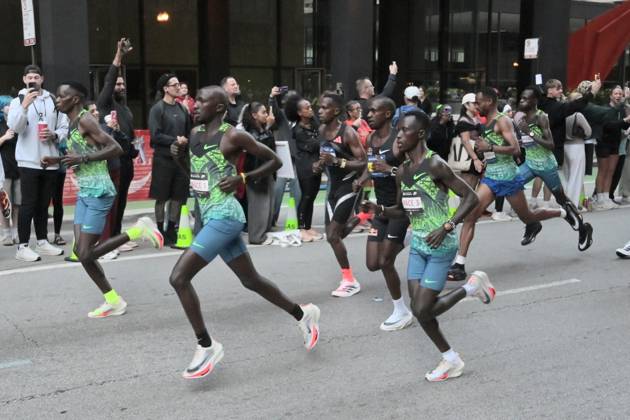 Chicago Marathon 2026 CHICAGO, ILLINOIS - OCTOBER 11: A pack of runners competes during the 48th Bank of America Chicago Marathon on Dearborn Street in the Loop, near the Alexander Calder s Flamingo sculpture at Federal Plaza on October 11, 2026 in Chicago, Illinois. The 26.2-mile race started and finished in Grant Park, winding through 29 neighborhoods with over 55,000 participants. Jacek Boczarski Anadolu Chicago United States. Editorial use only. Please get in touch for any other usage. Copyright: x2026xAnadoluxJacekxBoczarskix