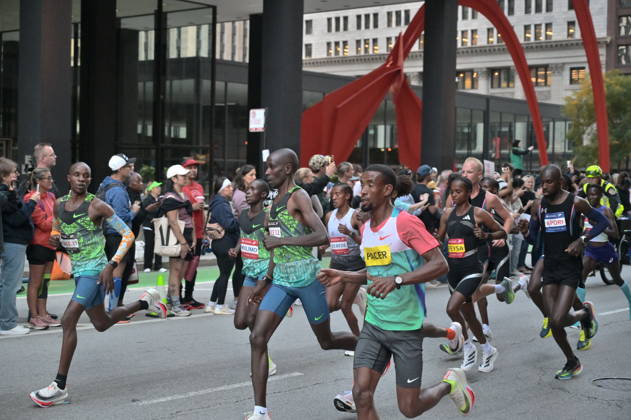 Chicago Marathon 2026 CHICAGO, ILLINOIS - OCTOBER 11: A pack of runners competes during the 48th Bank of America Chicago Marathon on Dearborn Street in the Loop, near the Alexander Calder s Flamingo sculpture at Federal Plaza on October 11, 2026 in Chicago, Illinois. The 26.2-mile race started and finished in Grant Park, winding through 29 neighborhoods with over 55,000 participants. Jacek Boczarski Anadolu Chicago United States. Editorial use only. Please get in touch for any other usage. Copyright: x2026xAnadoluxJacekxBoczarskix