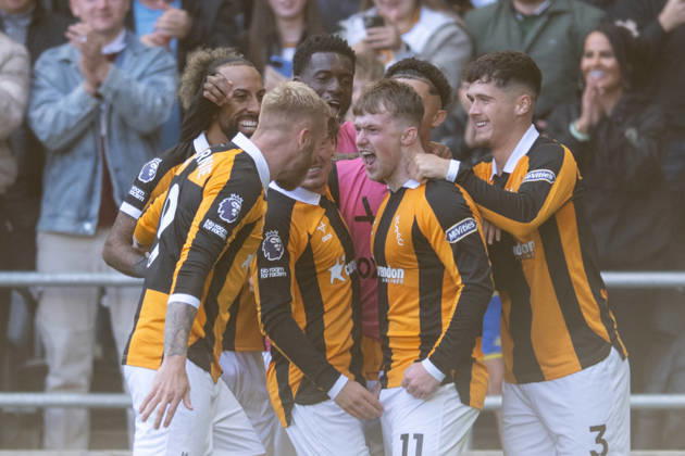 Hull City v Everton Premier League Joe Gelhardt of Hull City (second from right) is mobbed by team mates after scoring his sides first goal during the Premier League match between Hull City and Everton at the MKM Stadium, Hull. 11 10 2026 UK Newspapers OUT Copyright: xMattxWilkinsonx FIL-24041-0119